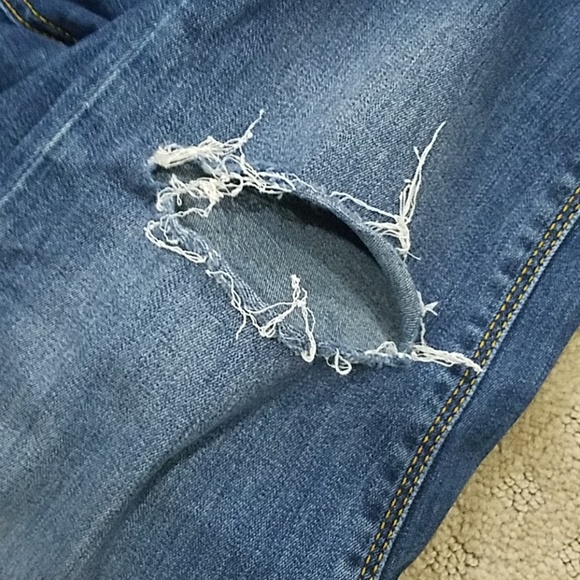 Zara Ripped Jeans - Picture 3 of 5